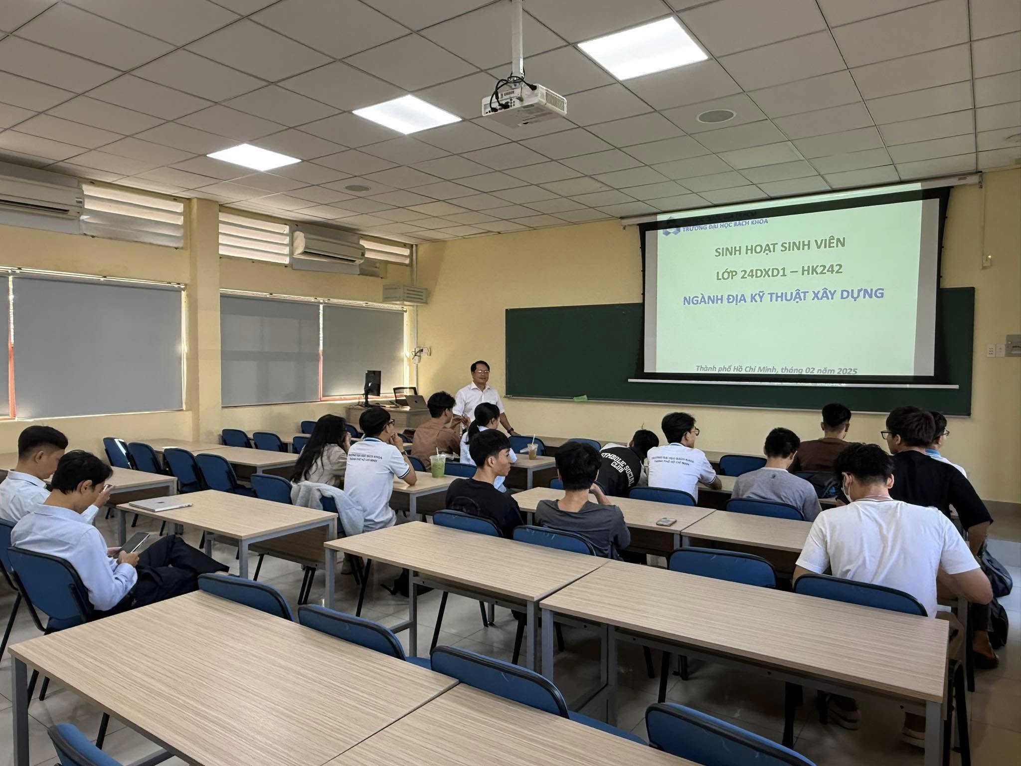 Buổi sinh hoạt sinh viên ngành Địa kỹ thuật xây dựng học kỳ 242 năm học 2025